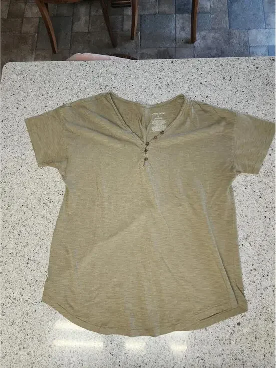 Shirt - Picture 4 of 8